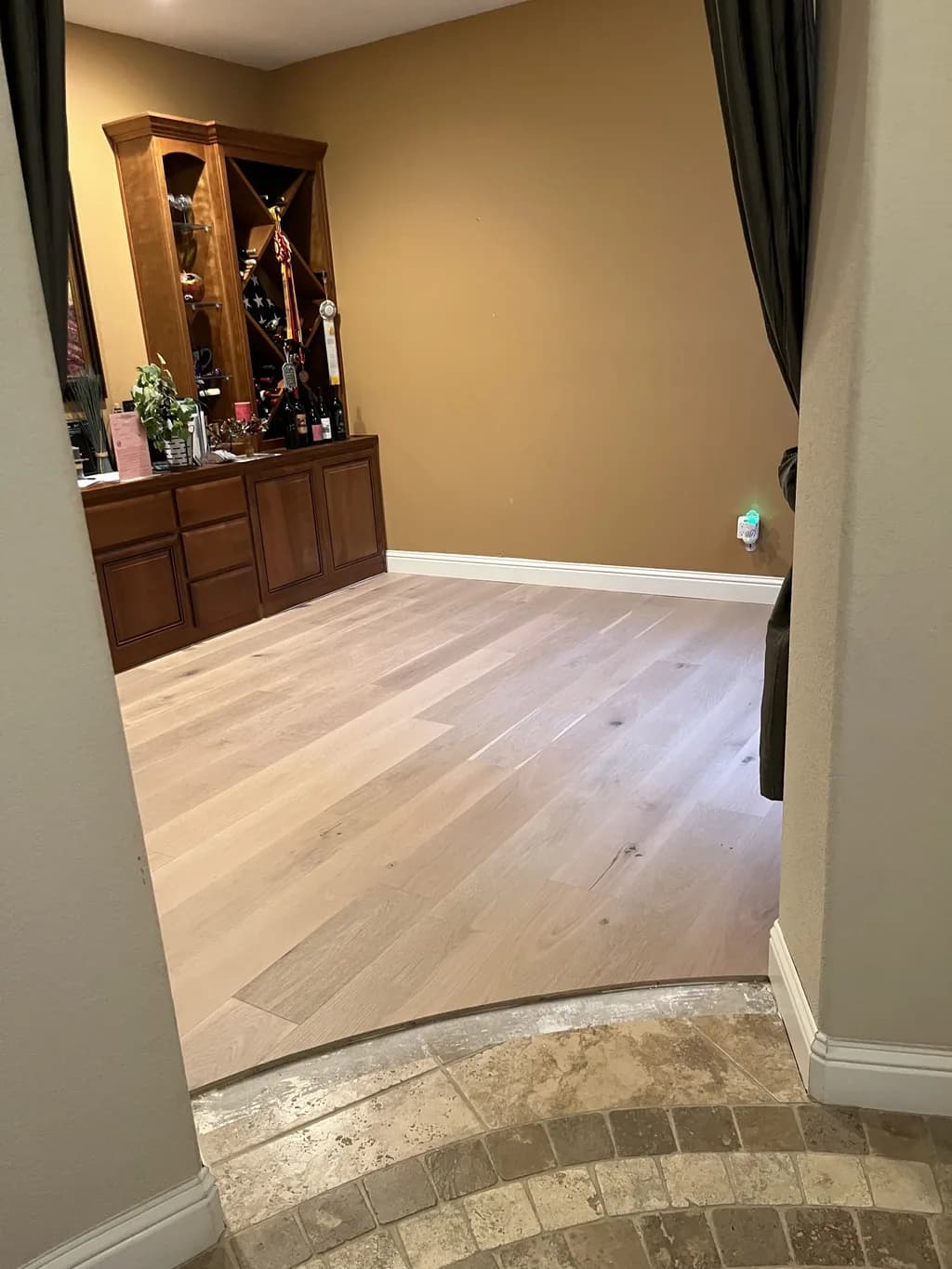 Hardwood — Entry & Tile Medallion